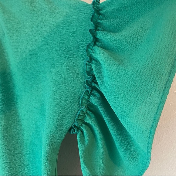 Vine & & Love Green one off the shoulder blouse - Picture 2 of 4